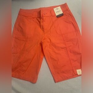 St. John’s Bay Women’s Mid Rise Bermuda Short Size 2 Orange Inseam 11”. New w ta